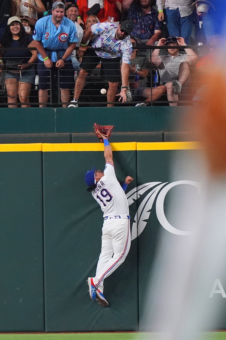 Eovaldi takes a no-hitter into the 5th inning in the Rangers' 10-4 win over the Tigers | iNFOnews.ca