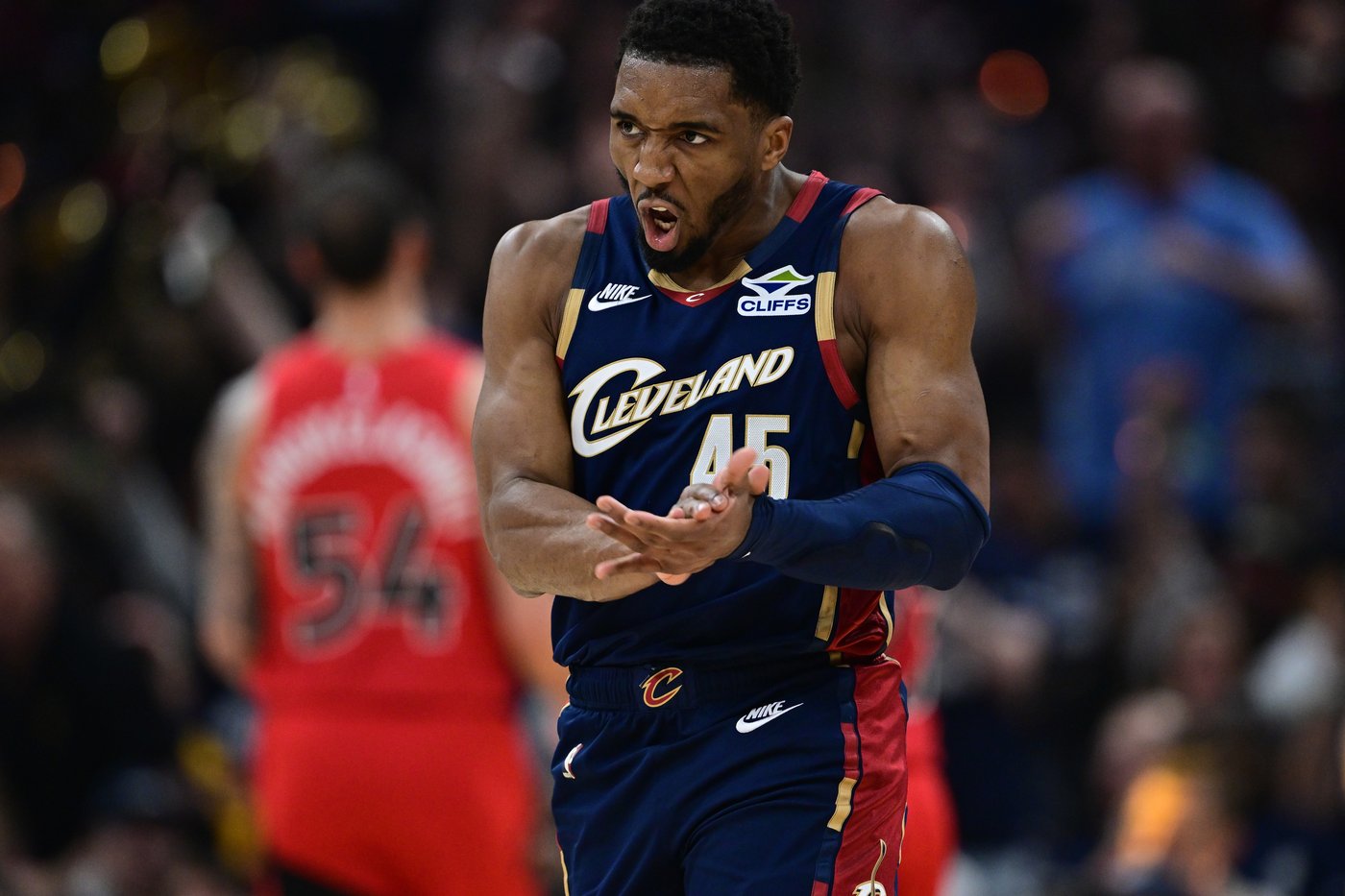 Mitchell scores 32 as Cavaliers defeat Raptors 126-113 in Game 1 of East first-round series | iNFOnews.ca