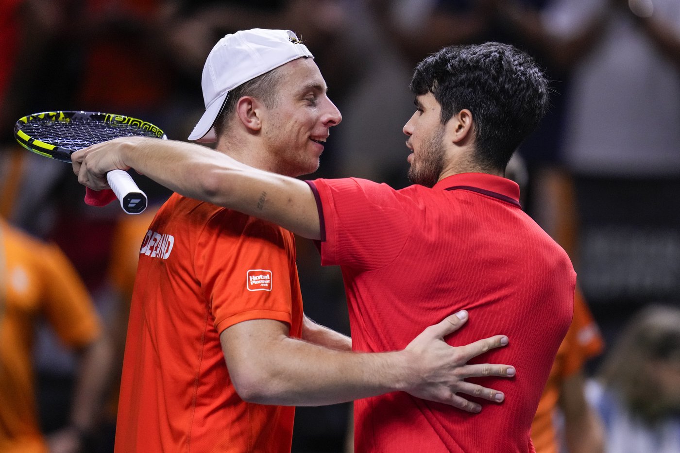 An emotional Rafael Nadal retires at the Davis Cup after he loses and Spain is eliminated | iNFOnews.ca