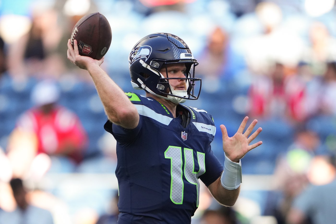 Sam Darnold suffers hip injury on Seahawks' opening drive. Fracture ruled out but more tests needed | iNFOnews.ca Sam Darnold suffers hip injury on Seahawks' opening drive. Fracture ruled out but more tests needed | iNFOnews.ca