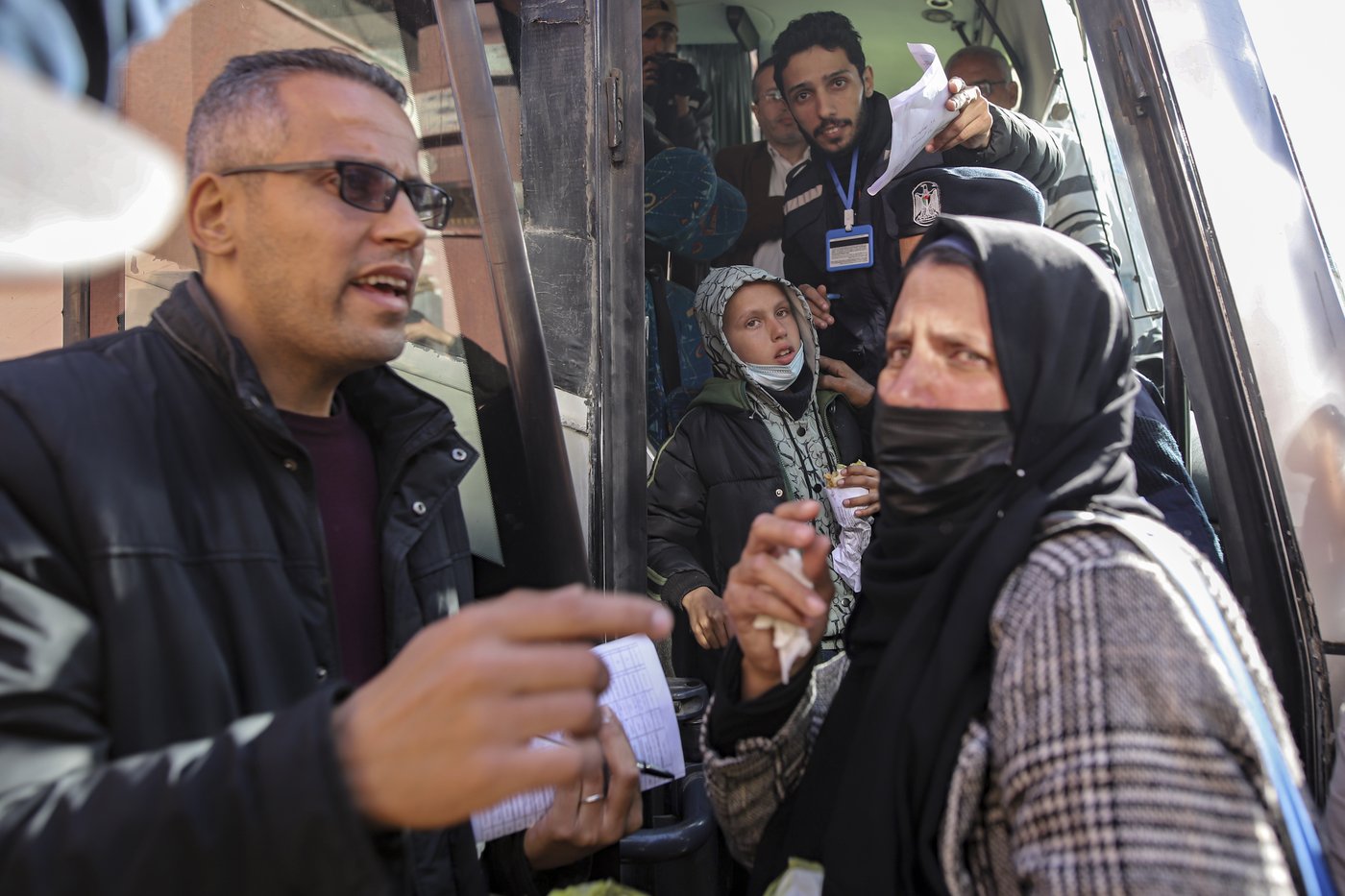 Sick and wounded children begin crossing from Gaza to Egypt in first opening in months | iNFOnews.ca