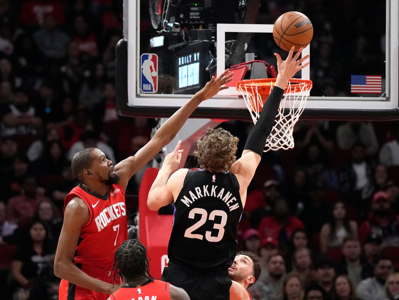 Smith scores 31 points and Thompson adds 20 as Rockets beat the Jazz 125-105 | iNFOnews.ca
