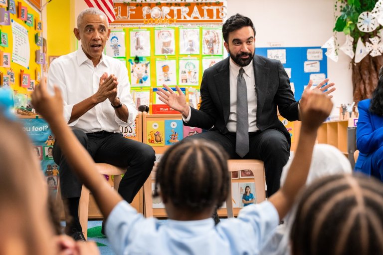 Photos show Obama and Mamdani reading to preschoolers in the Bronx | iNFOnews.ca