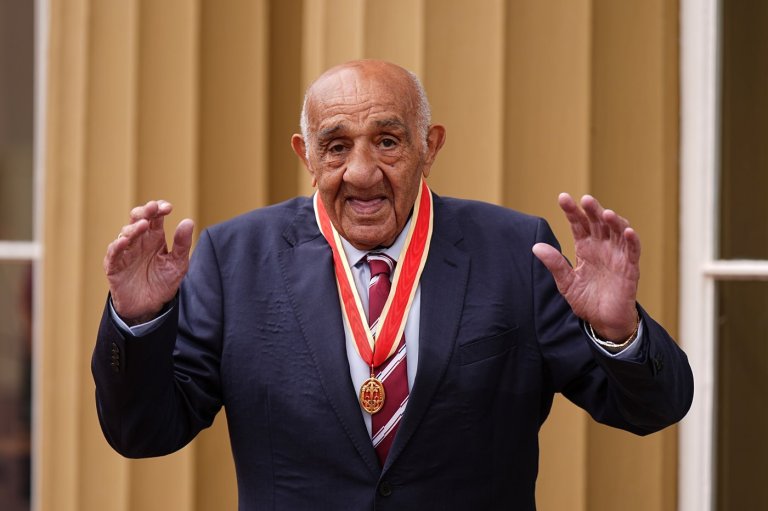 Billy Boston, rugby league superstar and trailblazer from the 1950s and '60s, dies at age 92 | iNFOnews.ca