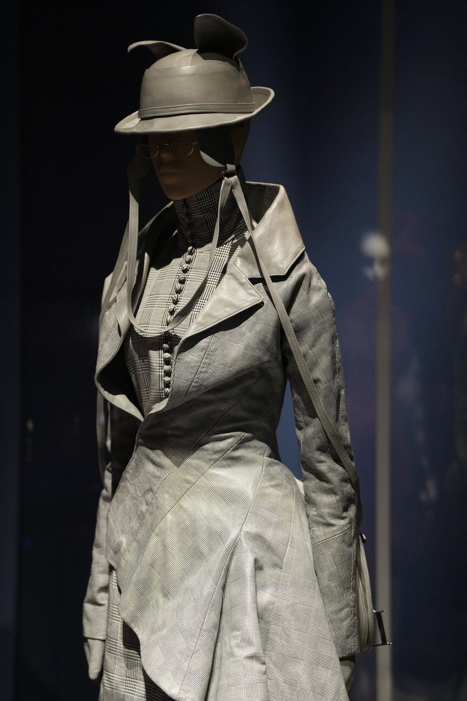 Fashion meets Freud. A new exhibit explores clothes through a psychoanalytic lens | iNFOnews.ca Fashion meets Freud. A new exhibit explores clothes through a psychoanalytic lens | iNFOnews.ca