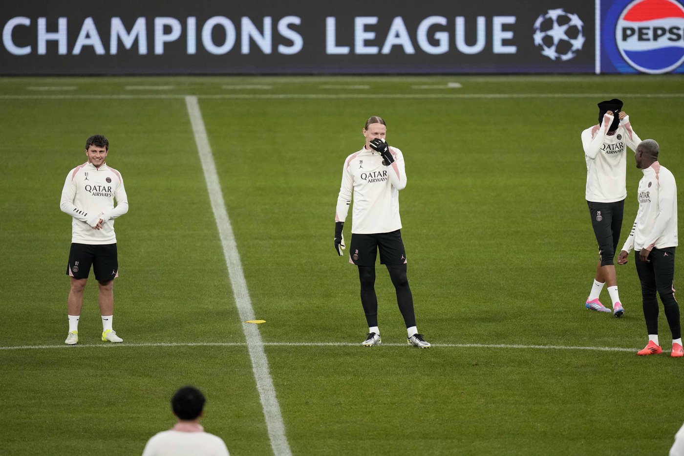 Goalkeeping blunders continue to hurt PSG in a difficult Champions League campaign | iNFOnews.ca