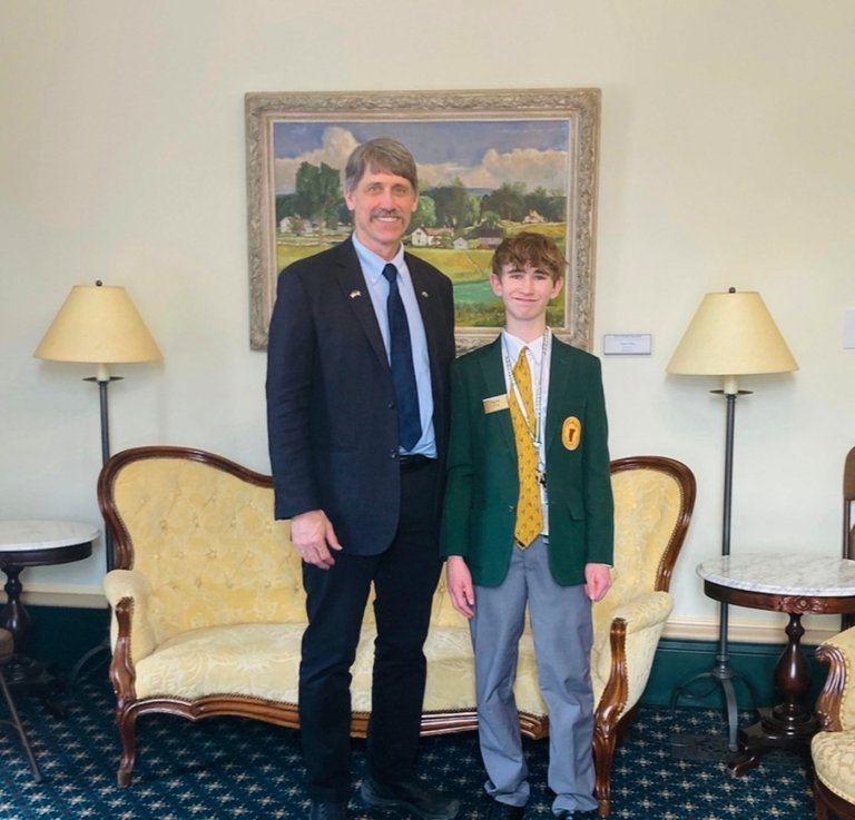 A 14-year-old running for governor is the first teen to get on Vermont's general election ballot | iNFOnews.ca