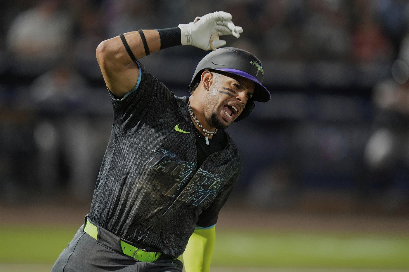 Danny Jansen homers and drives in 4 runs to help the Rays to a 6-3 win over the Braves | iNFOnews.ca