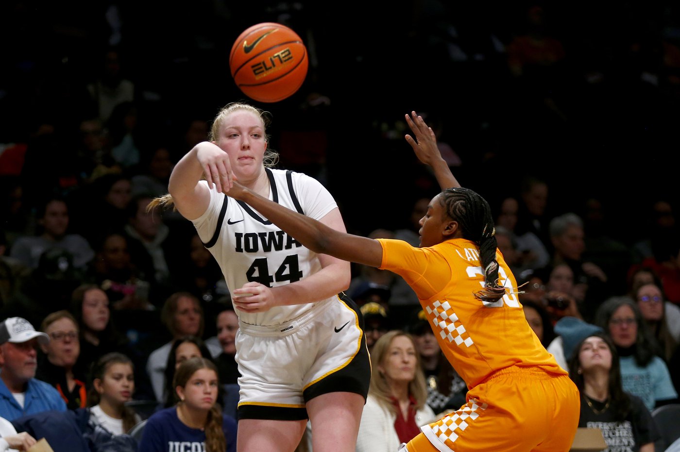 Tennessee uses late run to beat No. 17 Iowa 78-68 in inaugural Women's Champions Classic | iNFOnews.ca