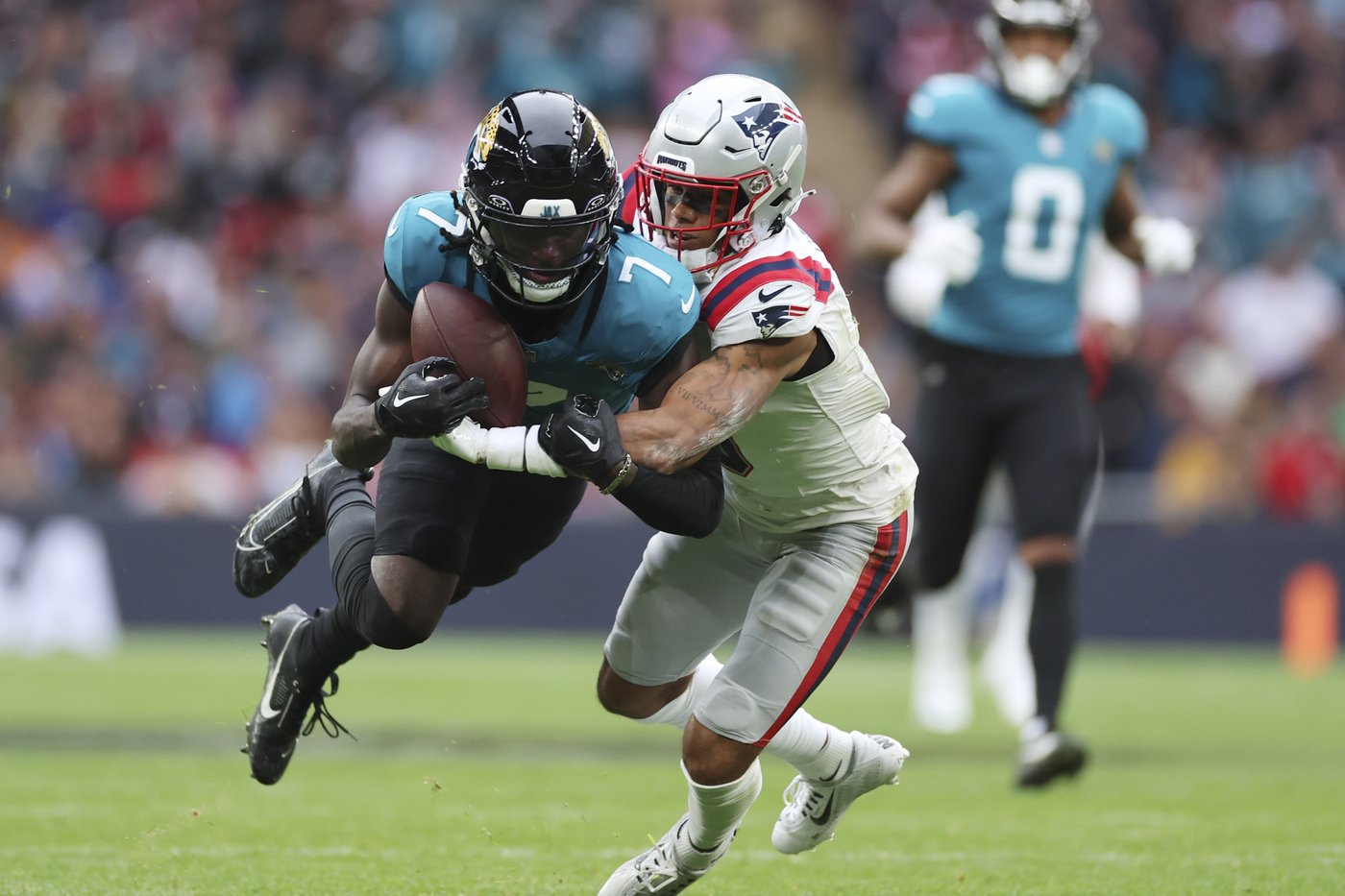 Bigsby scores 2 TDs as Jaguars show fight in 32-16 win over Patriots in London | iNFOnews.ca