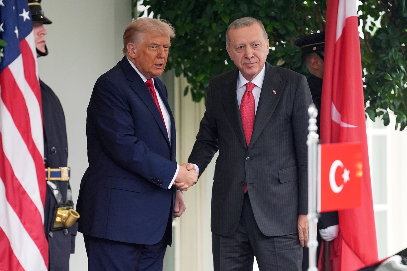 Trump hosts Turkey's Erdogan as the US considers lifting a ban on F-35 sales to the NATO ally | iNFOnews.ca