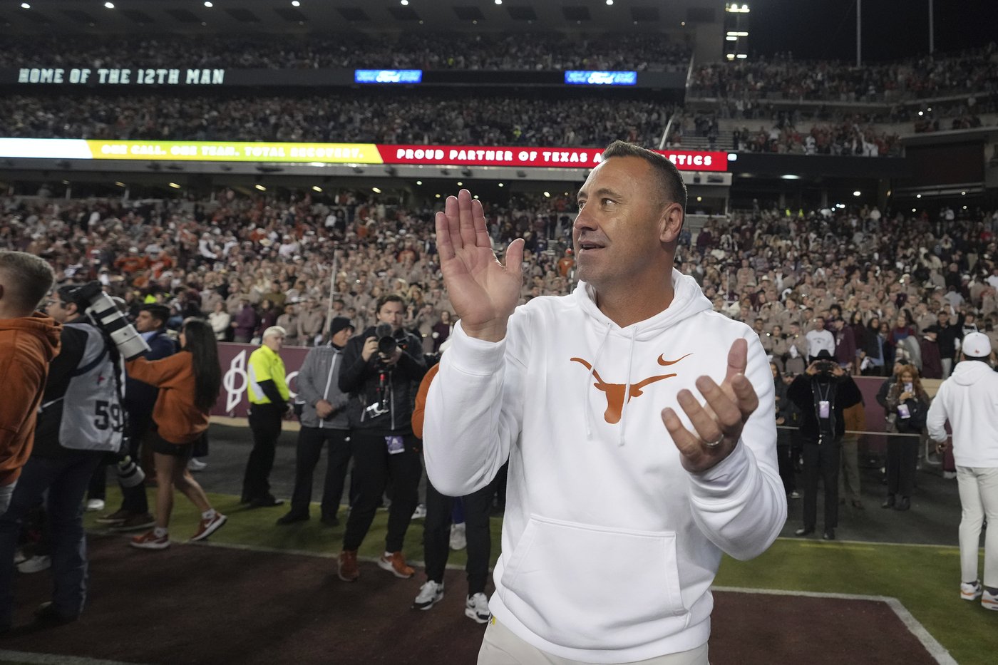 Texas coach Steve Sarkisian gets raise, extension after consecutive years in CFP | iNFOnews.ca
