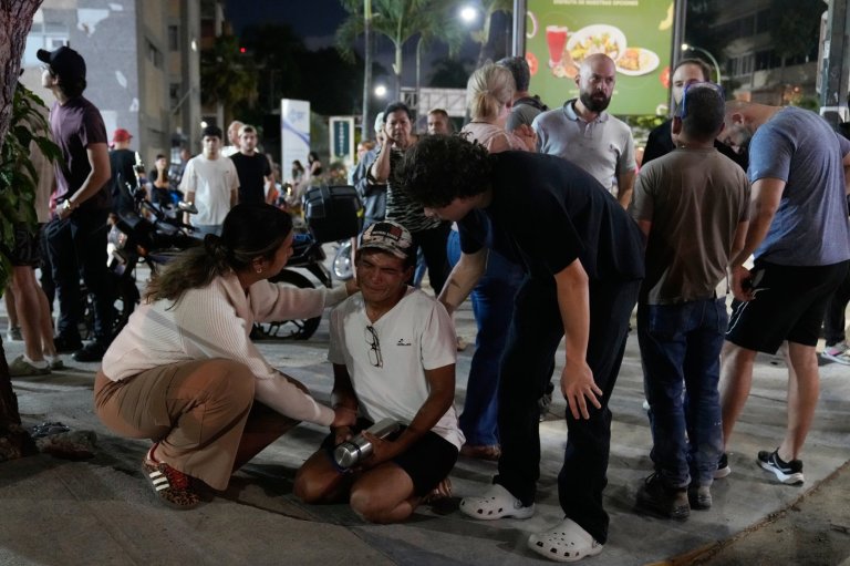 Twin earthquakes strike Venezuela, in photos | iNFOnews.ca