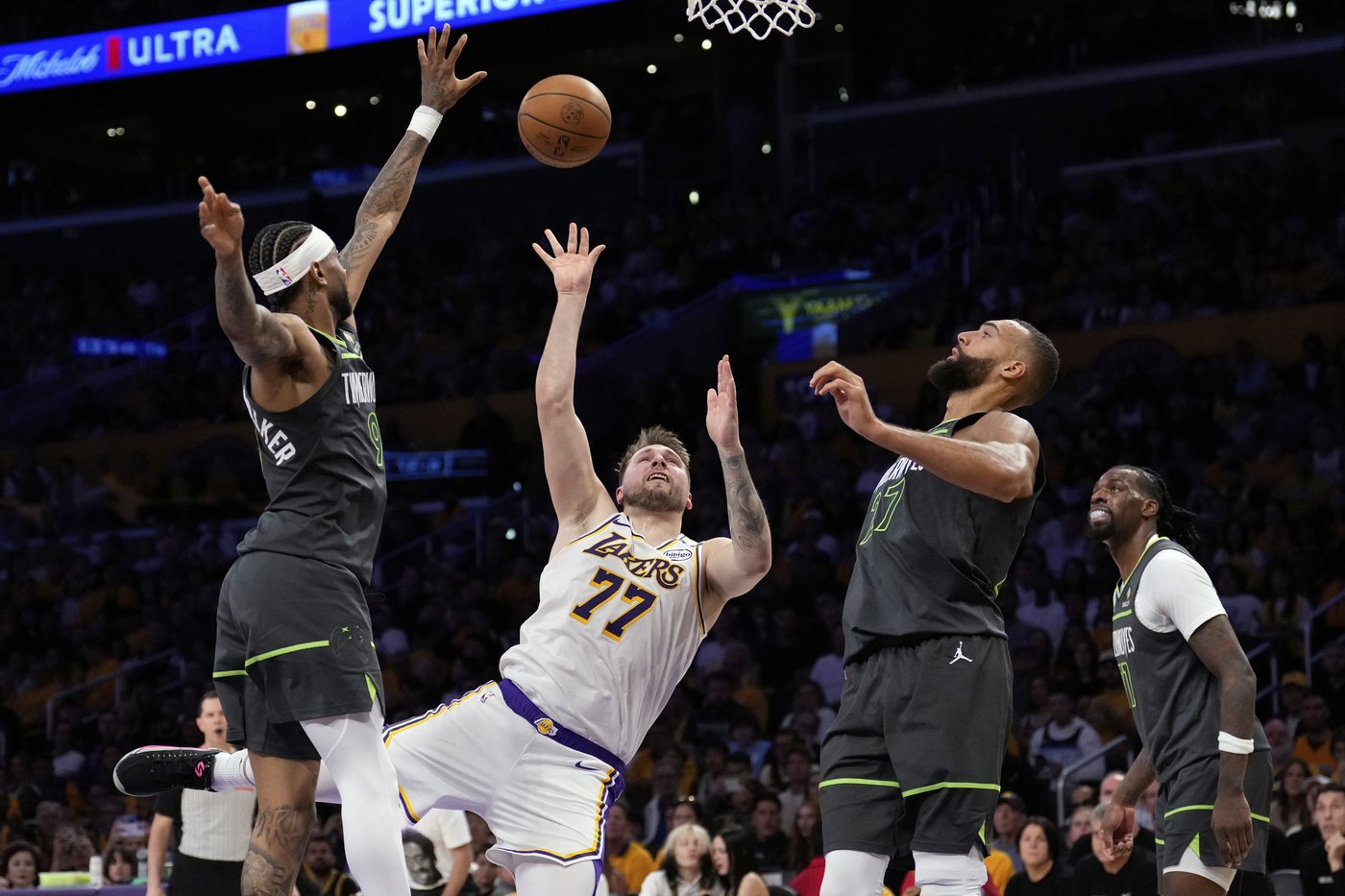Timberwolves rout Lakers 117-95 in 1st-round series opener, overcoming Luka Doncic's 37 points | iNFOnews.ca