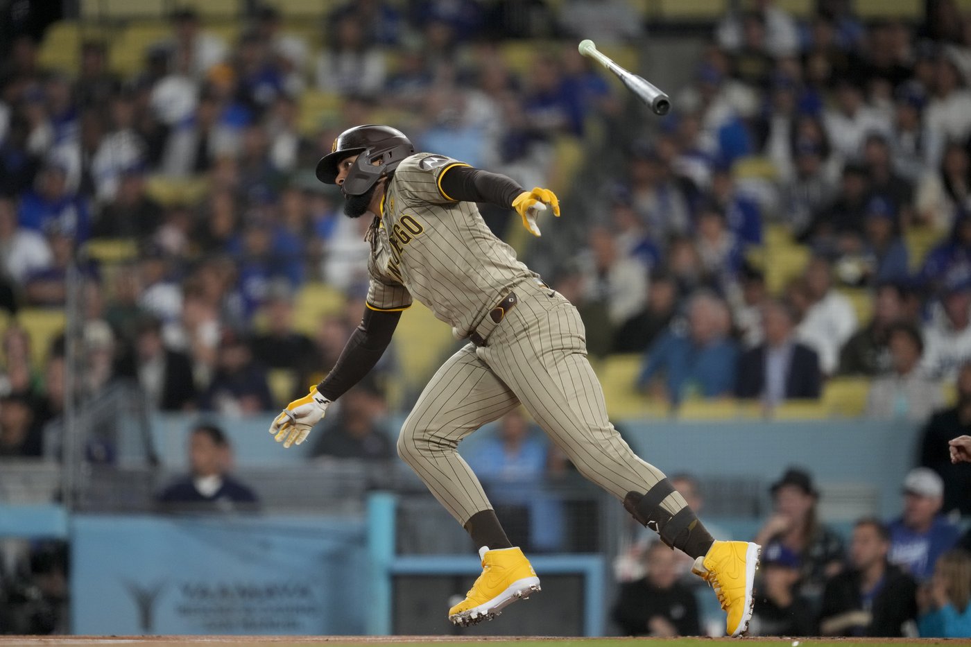Dodgers rally with 5 runs in 7th and beat Padres 7-2 to clinch 11th NL West title in 12 years | iNFOnews.ca