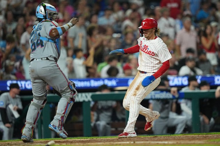 Bryson Stott's go-ahead 2-run single helps Phillies rally for 5th straight win, 6-4 win Marlins | iNFOnews.ca