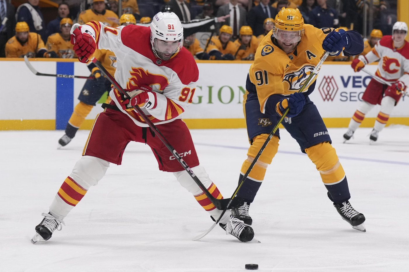 Huberdeau, Rooney lead Flames over Predators 4-3, snap eight-game road skid | iNFOnews.ca