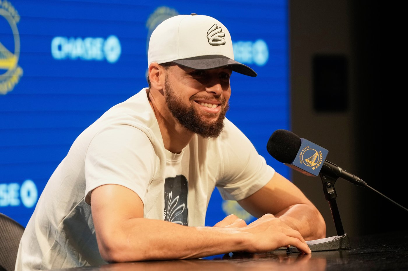 With 'basketball mortality' in mind, Stephen Curry looks to the near future for another title chance | iNFOnews.ca
