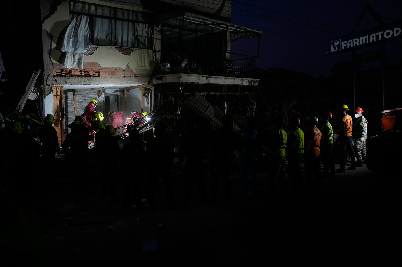 Rescue teams in Venezuela cling to hope as US rebuffs criticisms of government earthquake response | iNFOnews.ca