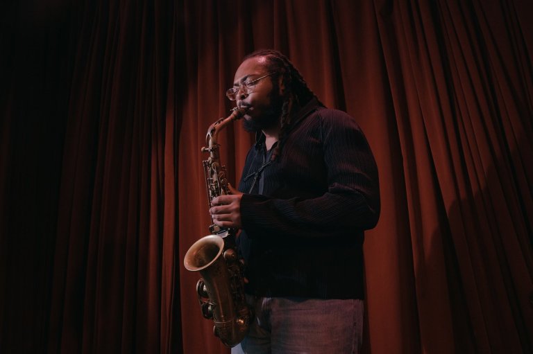 This year's MacArthur 'geniuses' include a musician, painter and economist all confronting history | iNFOnews.ca