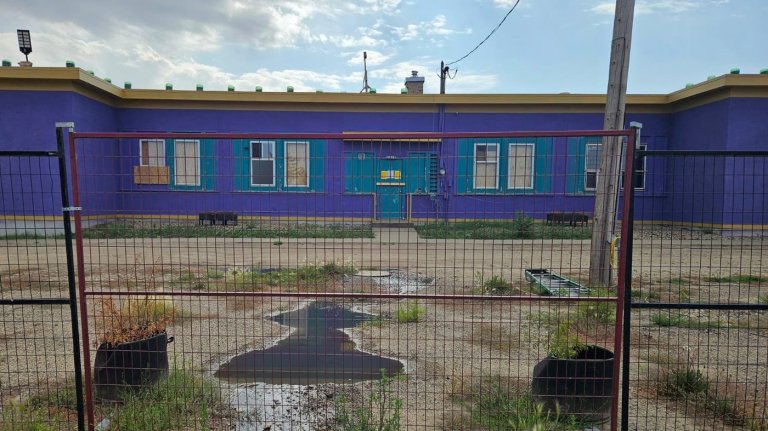 Saskatchewan mayor who clashed with 'Queen of Canada' cult to leave top job | iNFOnews.ca