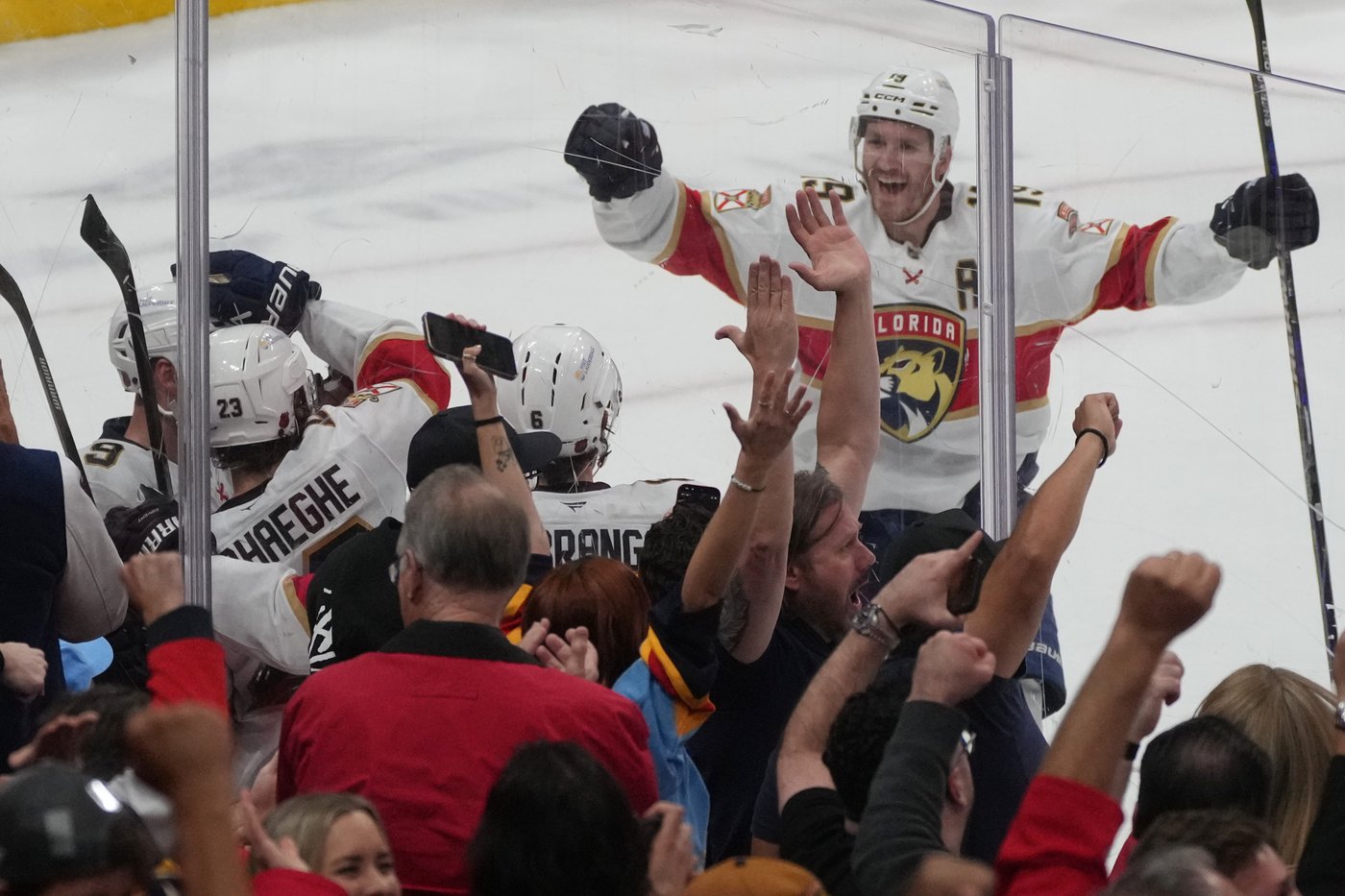 Carter Verhaeghe scores 2 late goals, rallying Panthers to 4-3 win over Red Wings | iNFOnews.ca Carter Verhaeghe scores 2 late goals, rallying Panthers to 4-3 win over Red Wings | iNFOnews.ca