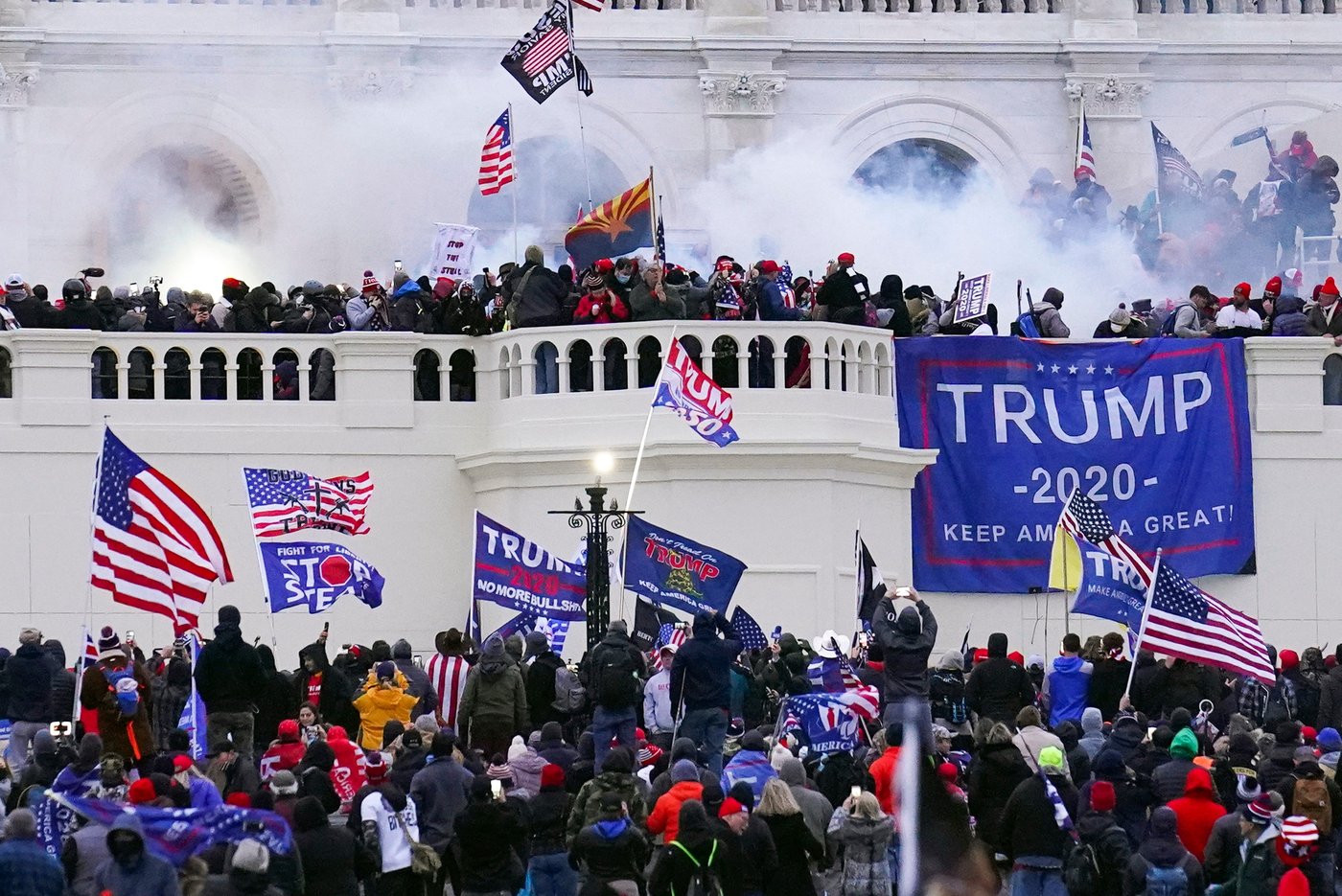 Ex-prosecutor and other Trump critics sue to block payouts from $1.8B 'anti-weaponization' fund | iNFOnews.ca