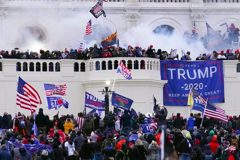 Officers who defended Capitol from rioters sue to block payouts from $1.8B ‘anti-weaponization’ fund | iNFOnews.ca