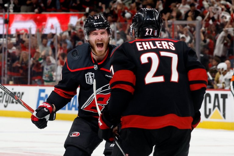 Svechnikov, Aho strike as Hurricanes top Golden Knights 4-2 to move within a win of the Stanley Cup | iNFOnews.ca