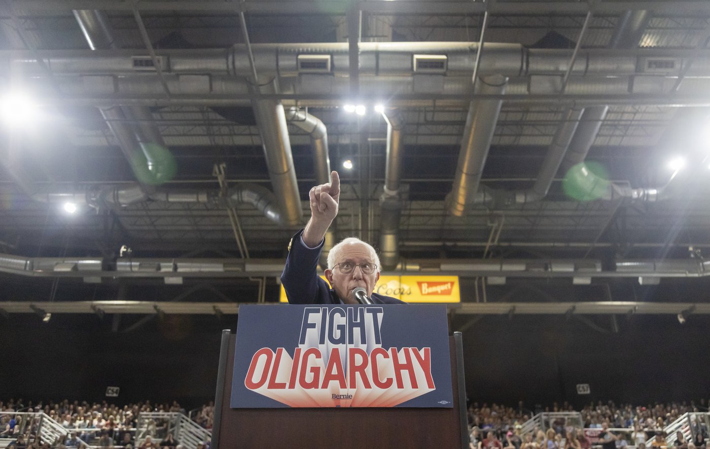 PHOTO COLLECTION: AOC Bernie Sanders | iNFOnews.ca