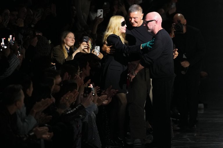 Madonna steals the spotlight at Dolce & Gabbana's Milan Fashion Week runway show | iNFOnews.ca