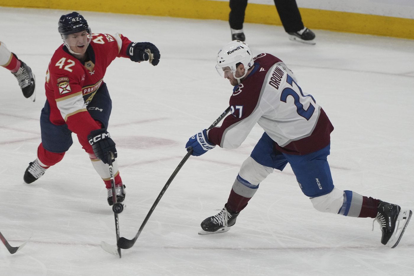 Drouin scores his first 2 goals of season, Avs beat slumping Panthers 7-4 | iNFOnews.ca Drouin scores his first 2 goals of season, Avs beat slumping Panthers 7-4 | iNFOnews.ca