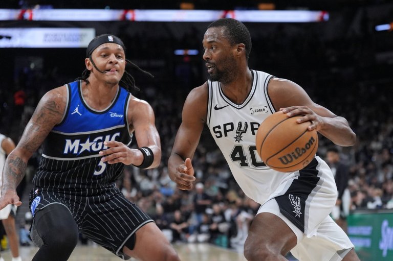 Snooze and lose: San Antonio's Harrison Barnes ends iron man streak because of nap injury | iNFOnews.ca