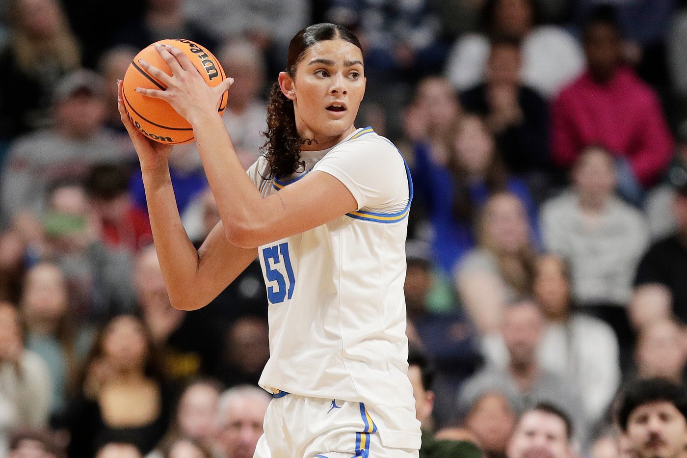 Hidalgo, Betts, Booker headline AP All-America preseason women's college basketball team | iNFOnews.ca
