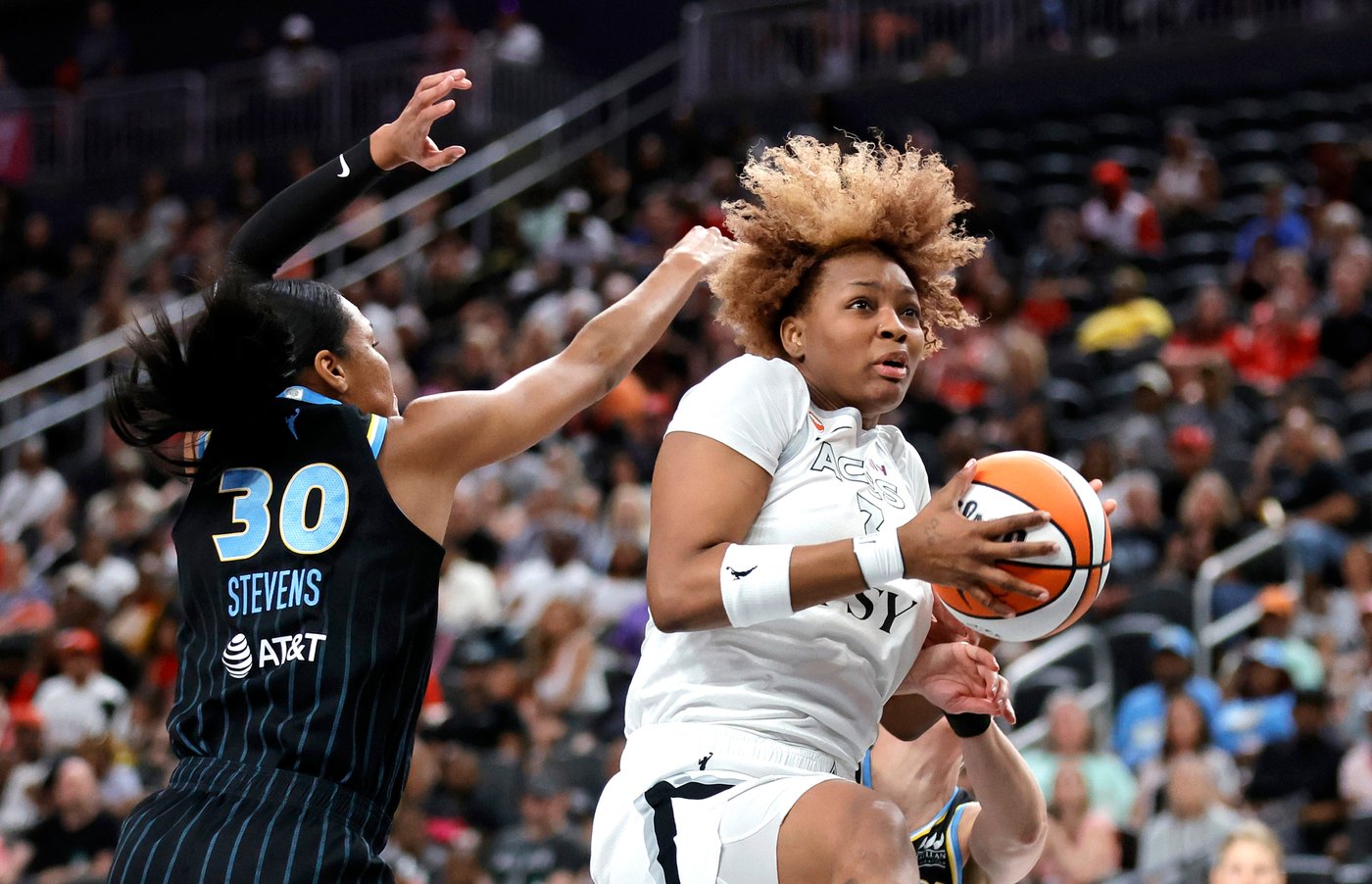 Smith scores 29 to help the Aces beat the Sky 98-90 | iNFOnews.ca