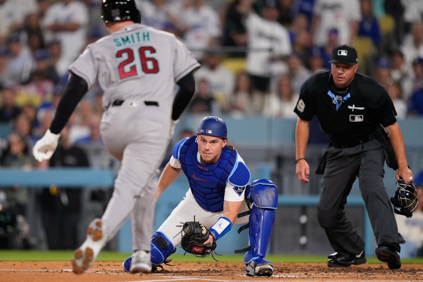 Tucker’s 8th-inning single lifts Dodgers past Diamondbacks 5-4 on World Series ring night | iNFOnews.ca