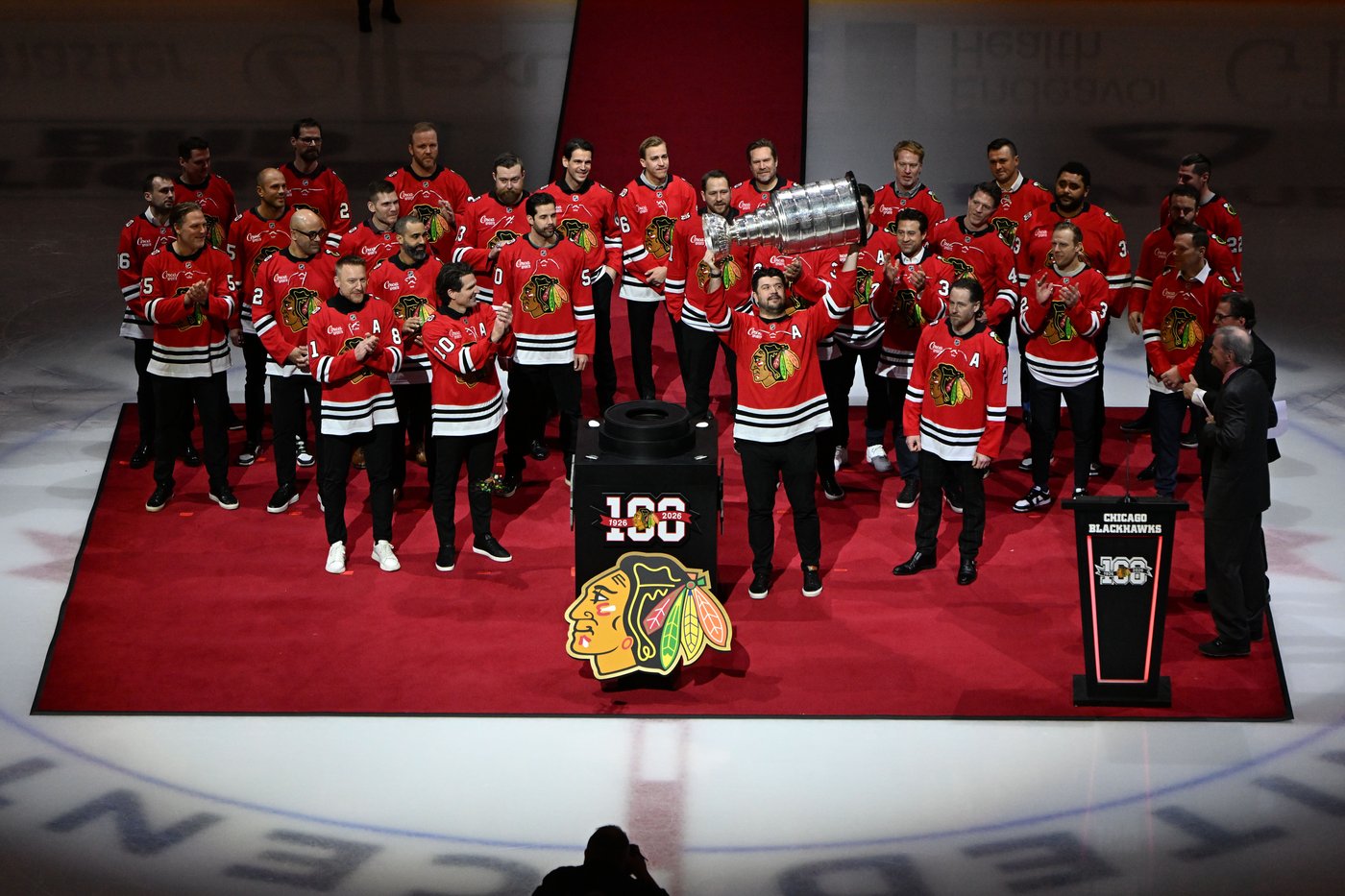 Bruins beat Blackhawks 5-2, extend winning streak to six games | iNFOnews.ca Bruins beat Blackhawks 5-2, extend winning streak to six games | iNFOnews.ca