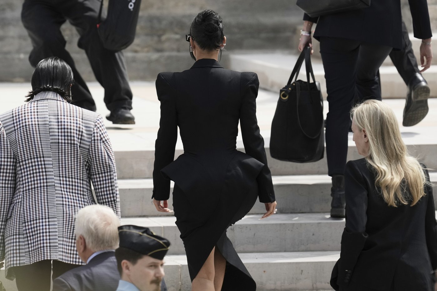 Kim Kardashian testifies about being bound and held at gunpoint during Paris robbery | iNFOnews.ca