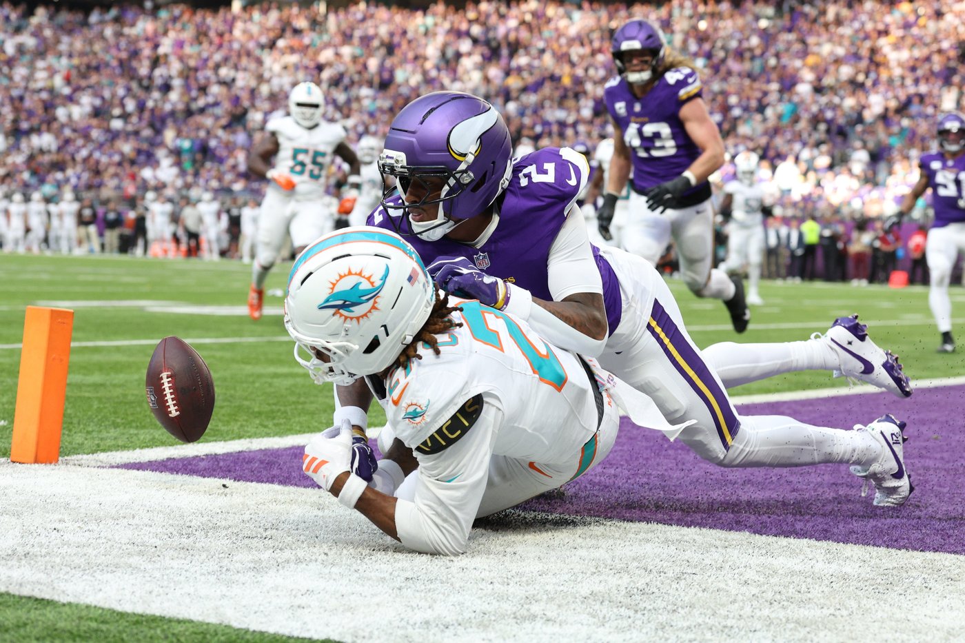 Unbeaten Vikings keep Dolphins winless with dominant defense, Reichard's kicks, Hockenson's catches | iNFOnews.ca
