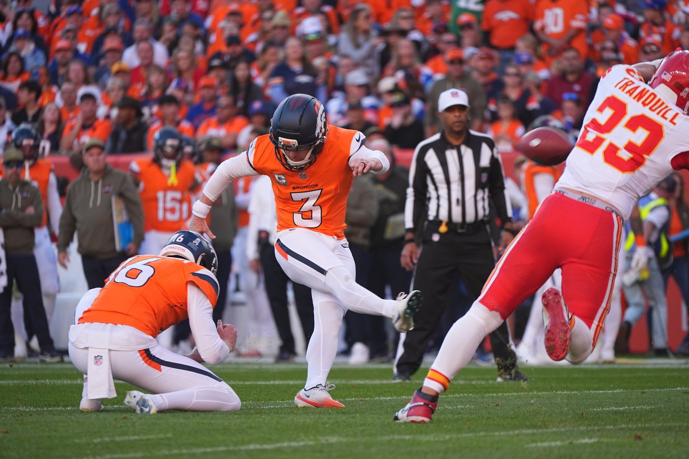 Broncos beat Chiefs 22-19 on Lutz's last-second field goal, extending win streak to 8 games | iNFOnews.ca
