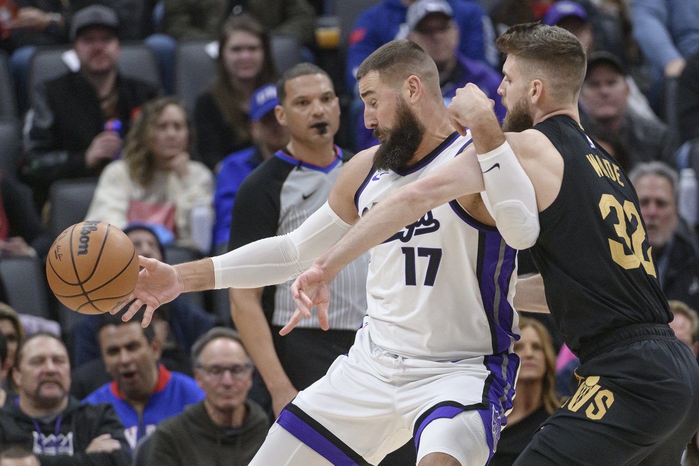 The Kings hand the Cavaliers their 3rd straight loss with a 123-119 win | iNFOnews.ca