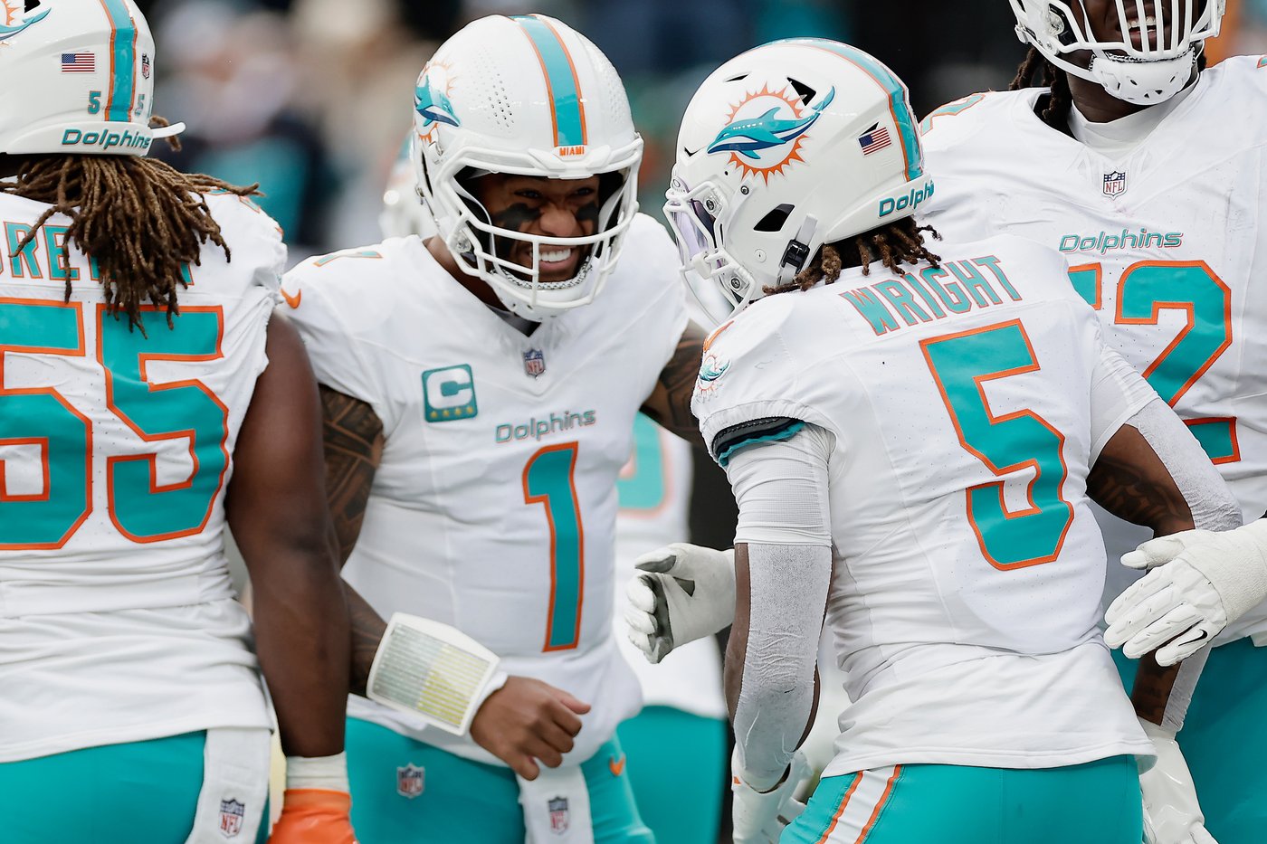 Tagovailoa wins in cold, leads Dolphins to 4th straight victory 34-10 to remain unbeaten vs. Jets | iNFOnews.ca Tagovailoa wins in cold, leads Dolphins to 4th straight victory 34-10 to remain unbeaten vs. Jets | iNFOnews.ca