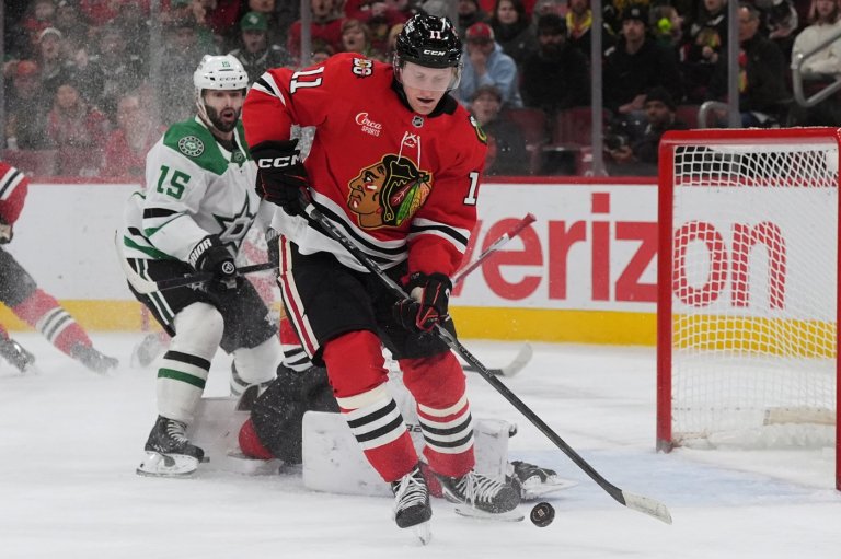 Blackhawks sign forward Oliver Moore to a 5-year deal worth $4.25 million per year | iNFOnews.ca