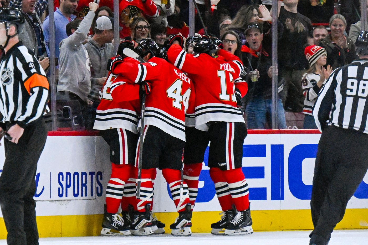 Dach scores late in 3rd period to lead Blackhawks to 3-2 win over Maple Leafs | iNFOnews.ca Dach scores late in 3rd period to lead Blackhawks to 3-2 win over Maple Leafs | iNFOnews.ca