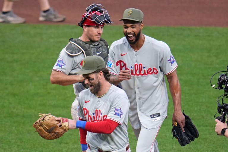 Sánchez’s 29 2/3-inning scoreless streak rolls on as Phillies beat Pirates 6-0 | iNFOnews.ca