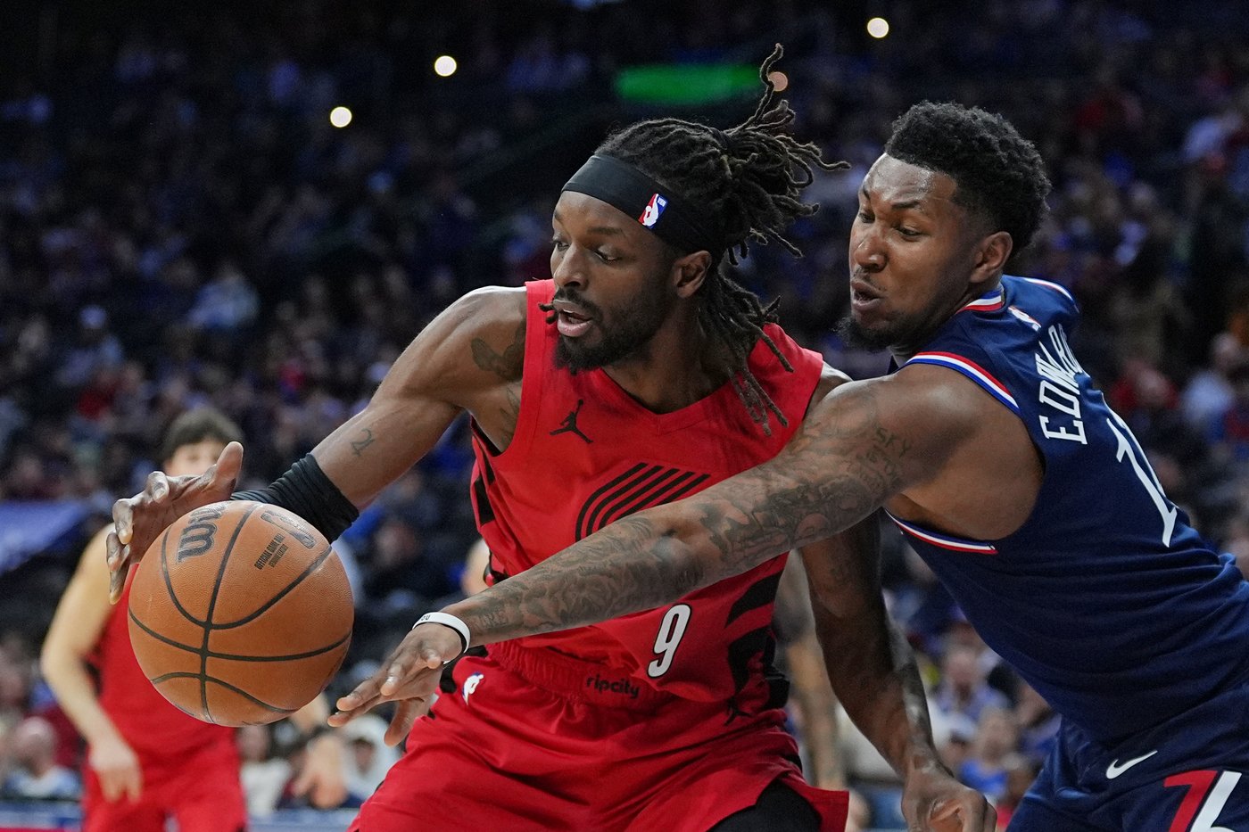 Grimes leads short-handed 76ers to a 109-103 win over the Trail Blazers | iNFOnews.ca