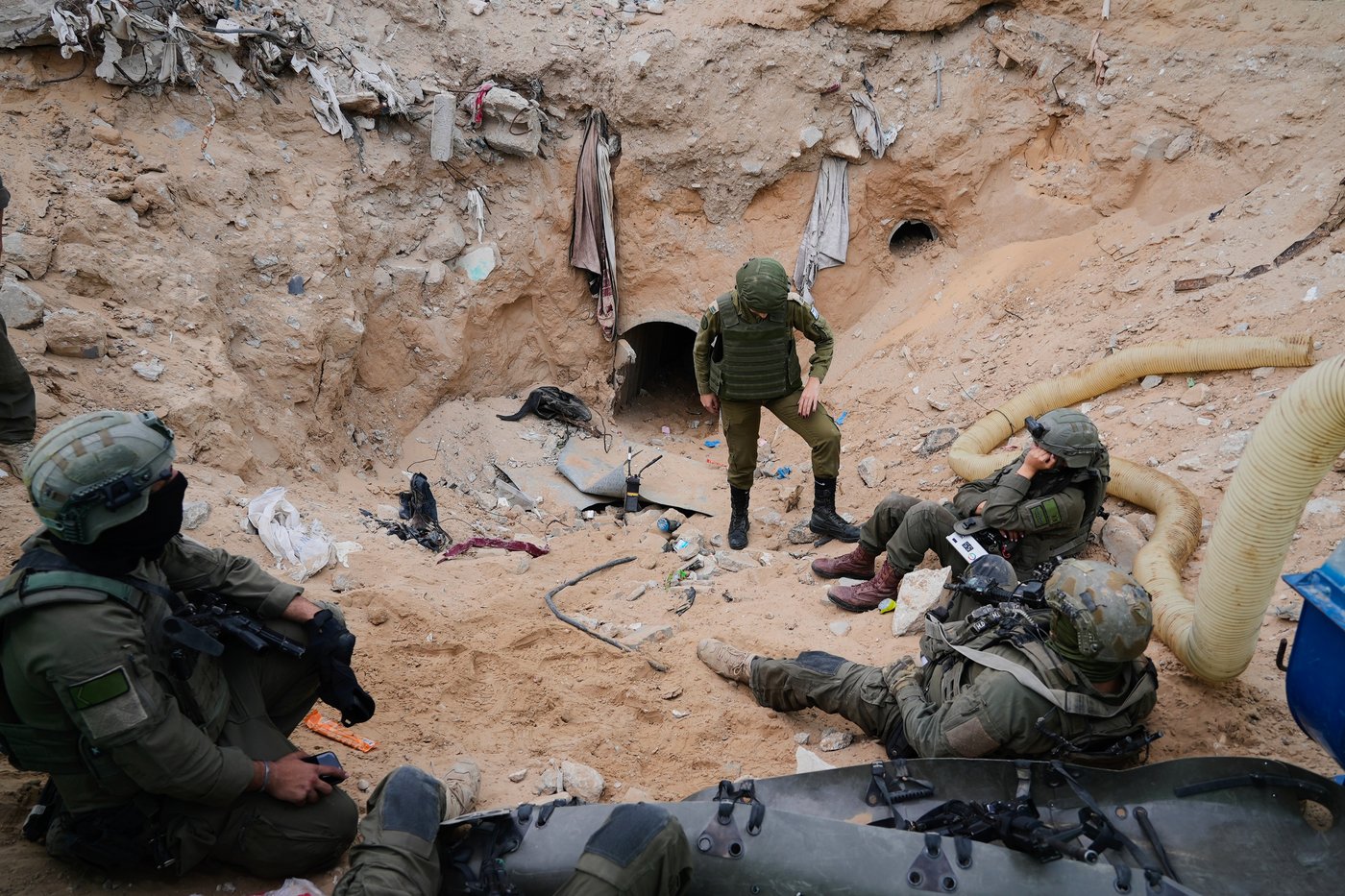 Israeli army takes journalists into a tunnel in a Gaza city it seized and largely flattened | iNFOnews.ca Israeli army takes journalists into a tunnel in a Gaza city it seized and largely flattened | iNFOnews.ca