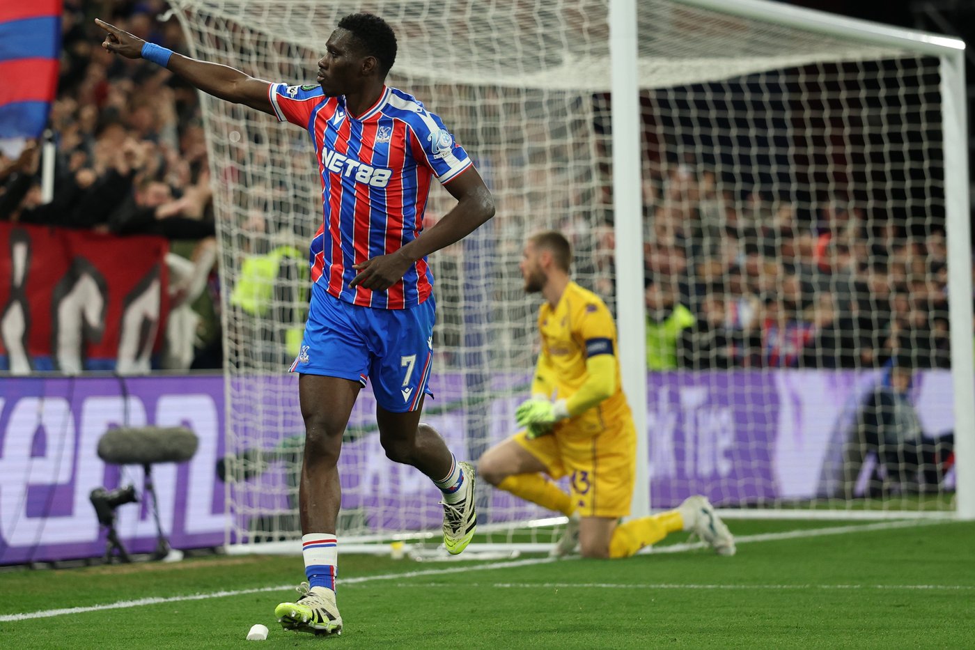 Watkins strikes twice for Aston Villa in 3-1 win at Bologna in Europa League quarterfinals | iNFOnews.ca Watkins strikes twice for Aston Villa in 3-1 win at Bologna in Europa League quarterfinals | iNFOnews.ca