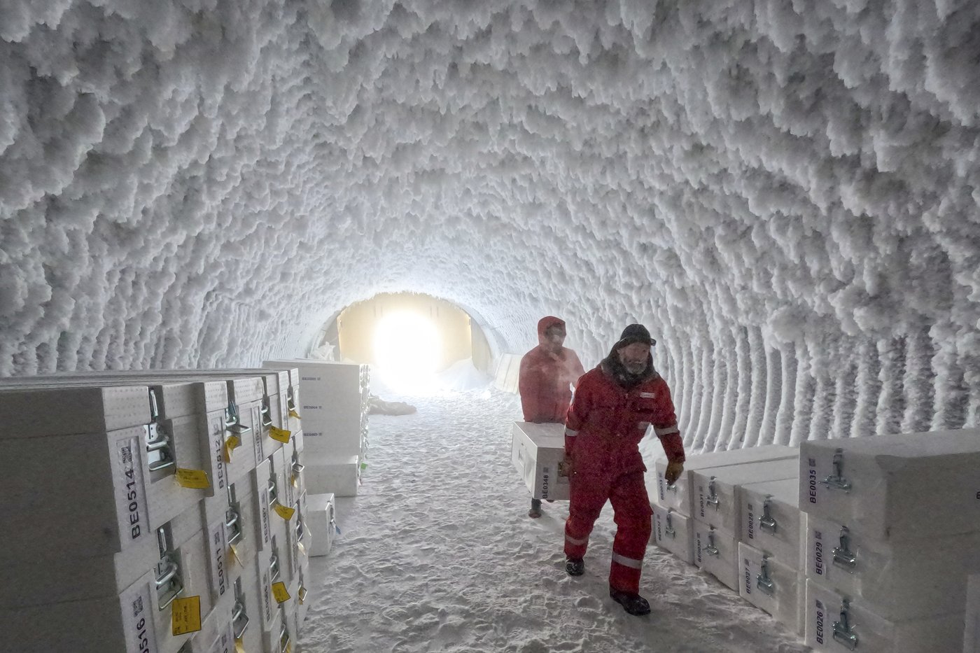 Scientists drill nearly 2 miles down to pull 1.2 million-year-old ice core from Antarctic | iNFOnews.ca Scientists drill nearly 2 miles down to pull 1.2 million-year-old ice core from Antarctic | iNFOnews.ca
