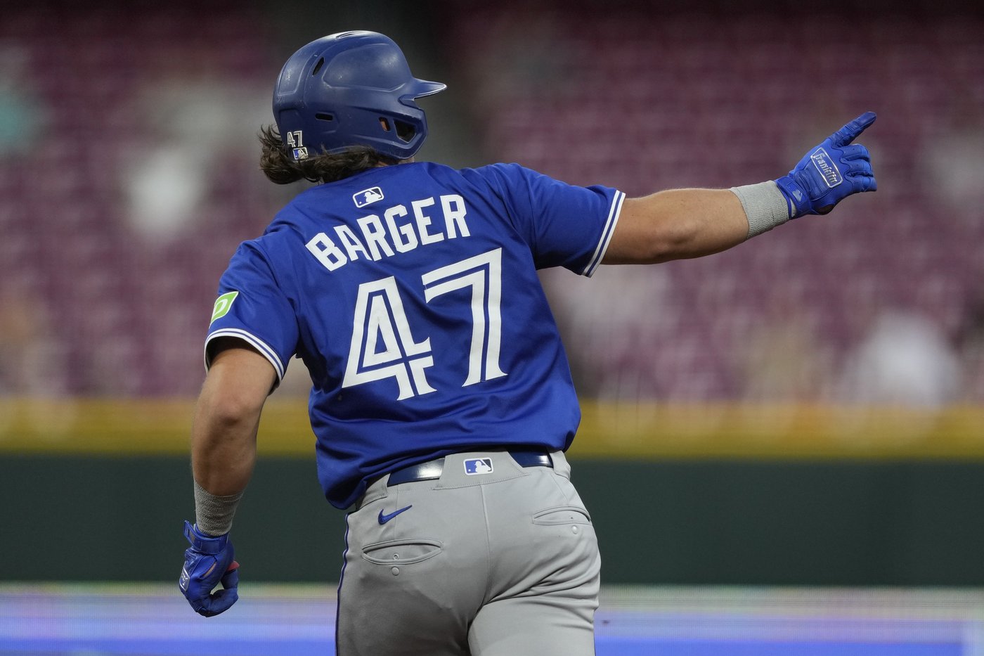 Blue Jays tie season-high with five homers in 13-9 win over Reds | iNFOnews.ca